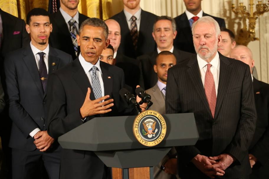 Gennaio 2015: Pop con gli Spurs  alla Casa Bianca per ricevere i complimenti del presidente Obama. 